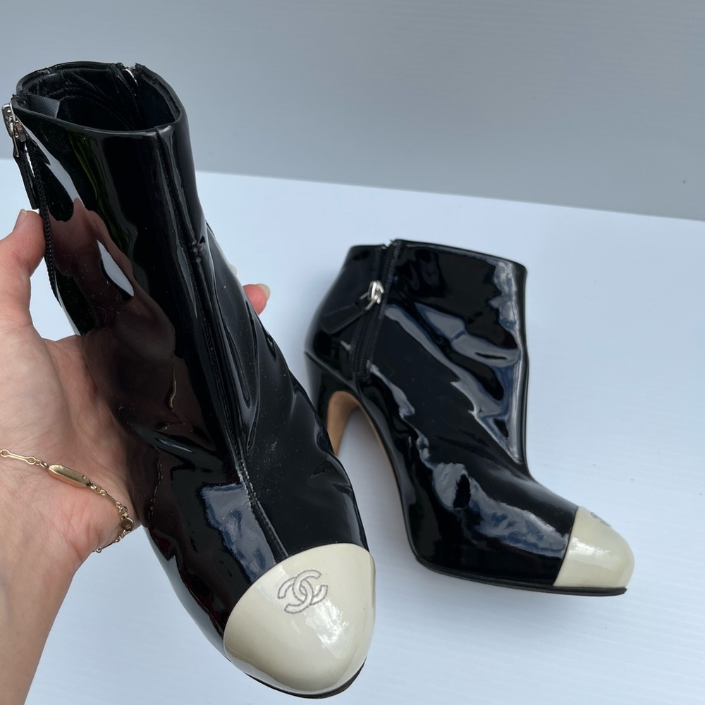 Chanel cc patent leather bootie black and wht 38.5